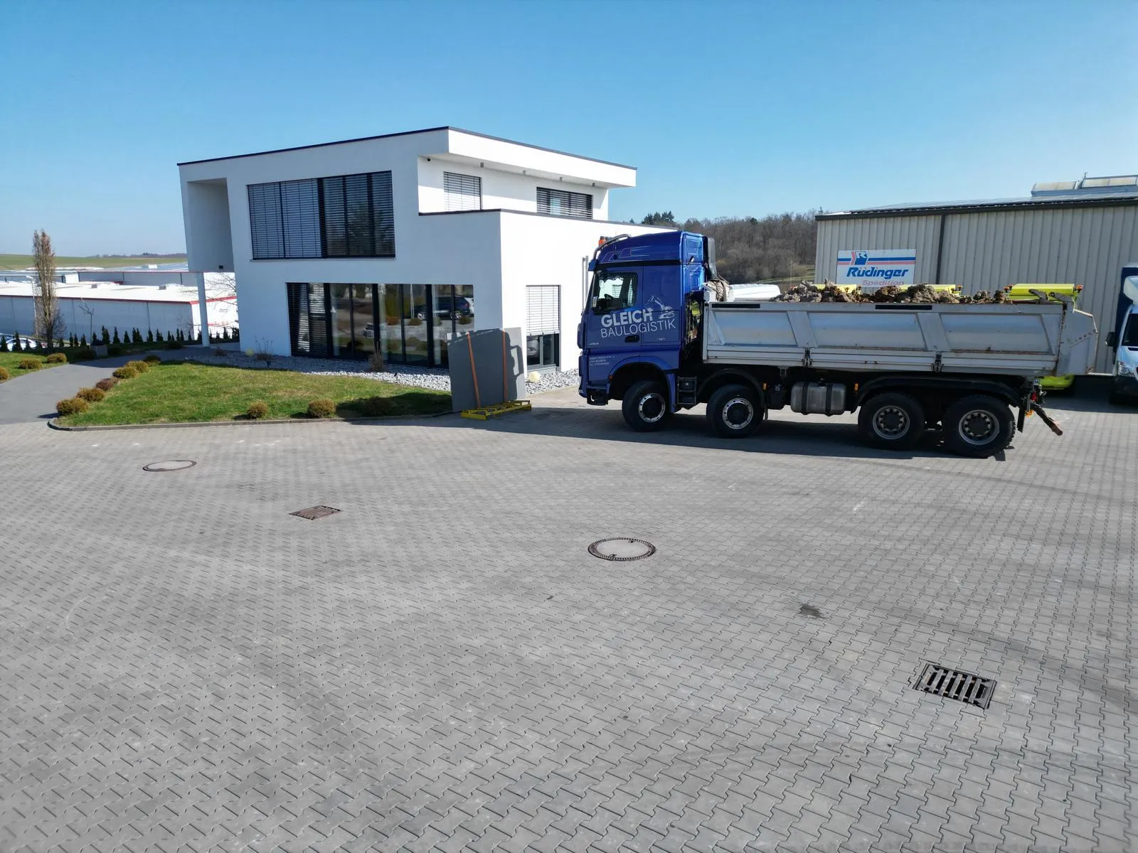 Baulogistik & Erdbau – alles aus einer Hand